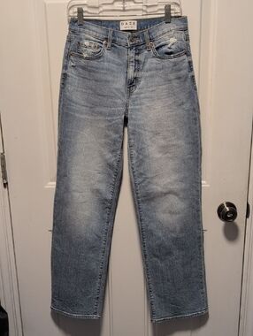DAZE Light Wash Straight Leg Women's Jeans